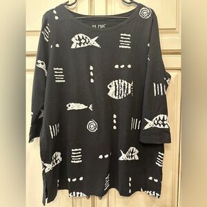 M. Mac Black and White Graphic Top